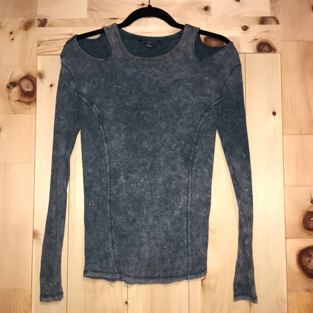 NWOT! Cold Shoulder Faded Long Sleeve